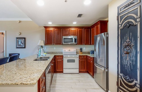 Upper Grand Lagoon Condo | Snowbird-friendly condo with waterfront view, WiFi, AC, access to pool, hot tub