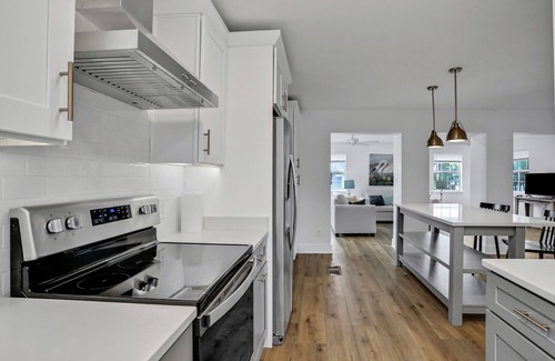 Gulfview Heights House | Snowbird-friendly home near the beach with large yard for dogs, boats, trailers