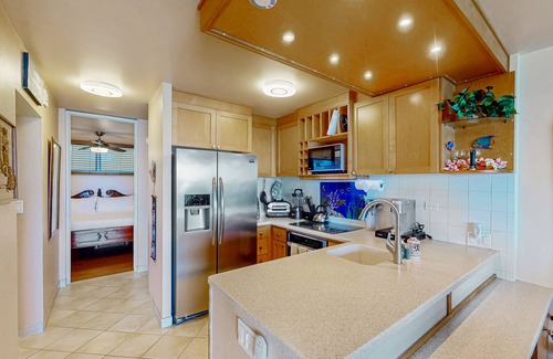 Historic Kailua Village Condo | Snowbird-friendly condo with ocean view, pool, washer/dryer, lanai, & grill
