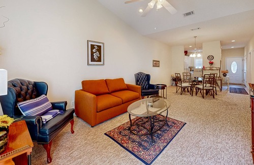 Dock Junction Condo | Snowbird-friendly end condo with back patio, washer/dryer, streaming, central AC