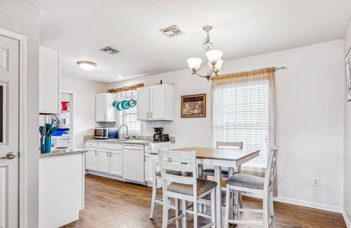 West End House | Snowbird-friendly home with central AC & washer/dryer - walk to dining
