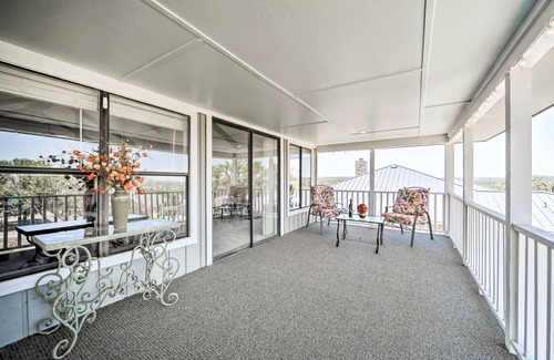 Kerrville House | Snowbird-friendly house with game room, full kitchen, balcony, & W/D