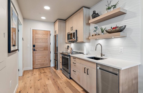 Tamarack Resort Apartment | Snowbird Peak Village Studio Condo - Scenic Condo with views|Fireplace & Balcony