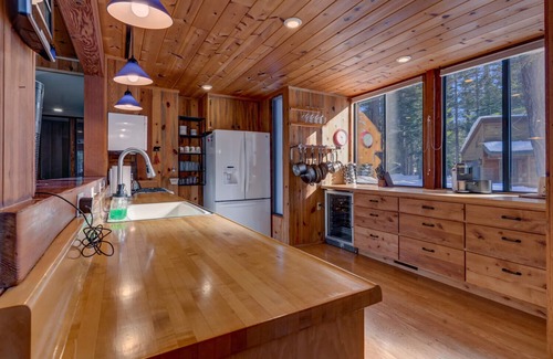 Truckee House | Snowbird Retreat at Northstar - 4BR w/Hot Tub, Free Ski Shuttle, HOA Amenities