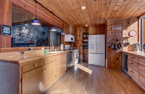 Truckee House | Snowbird Retreat at Northstar - 4BR w/Hot Tub, Free Ski Shuttle, HOA Amenities