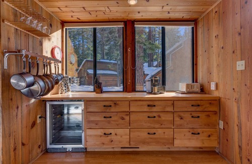Truckee House | Snowbird Retreat at Northstar - 4BR w/Hot Tub, Free Ski Shuttle, HOA Amenities