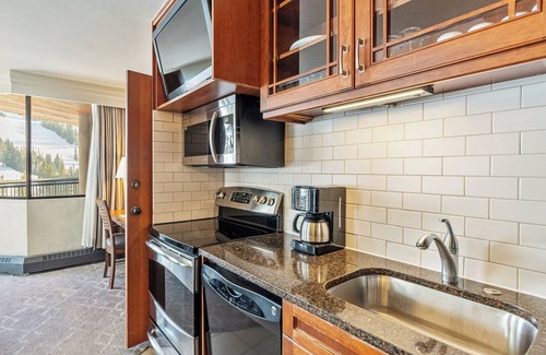 Salt Lake Mountain Resorts Resort | Snowbird's legendary Cliff Lodge lux ski in/out resort - Sleeps 10!