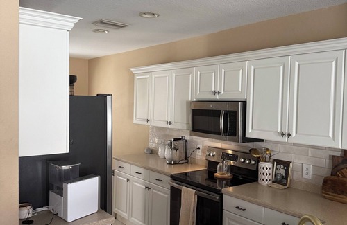 Parrish Condo | Snowbird Special -Spacious 2BR/2.5BA in Gated Community, Hot Tub and Gym