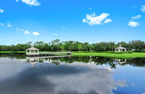 Parrish Condo | Snowbird Special -Spacious 2BR/2.5BA in Gated Community, Hot Tub and Gym