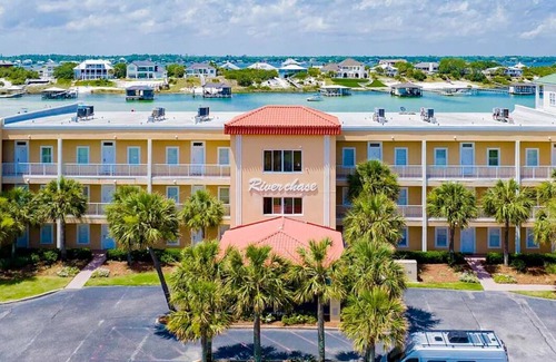 Orange Beach East Condo | SNOWBIRD SPECIAL with BOAT SLIP. A 3bd/3ba condo in lovely Orange Beach, AL