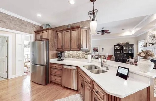 Langley House | SNOWBIRDS DELIGHT! 2 golf courses in Community - 18 & 9 hole. Escape the COLD