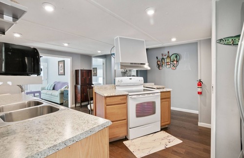 Welaka House | SNOWBIRDS(Long term visitors) or Quick getaway this is the home for you!