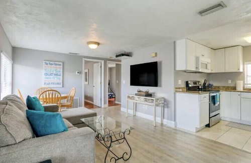 Flagler Beach Condo | Snowbirds save 50% clean,pet friendly,2 BR -50 ft from Flagler Beach downtown