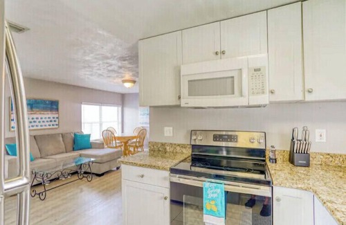 Flagler Beach Condo | Snowbirds save 50% clean,pet friendly,2 BR -50 ft from Flagler Beach downtown