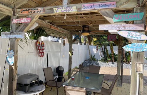 Flagler Beach Condo | Snowbirds save 50% clean,pet friendly,2 BR -50 ft from Flagler Beach downtown