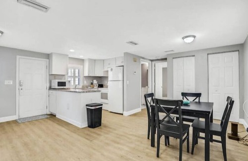 Flagler Beach Apartment | Snowbirds save 50% Clean , pets, beachside apt. Downtown Flagler Beach -Sleeps 4