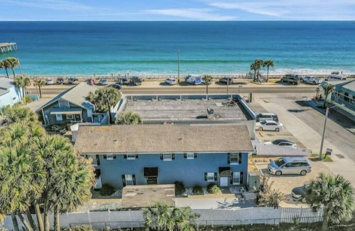Flagler Beach Apartment | Snowbirds save 50% Clean , pets, beachside apt. Downtown Flagler Beach -Sleeps 4