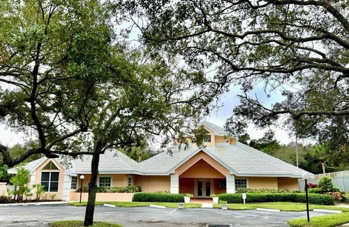 Wabasso Beach Condo | Snowbirds: Vero Beach Charming “Cottage Condo”. Close to beach. nFree Cleaning!