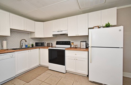 Clermont Condo | Snowbirds! Villa w/Private Lake, Golf, Pickleball, Disney/Universal