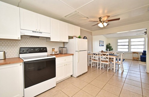 Clermont Condo | Snowbirds! Villa w/Private Lake, Golf, Pickleball, Disney/Universal