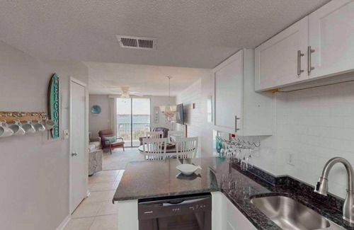Gulf Shores Apartment | Snowbirds Welcome|Beach|Pool|Boat Marina|Sleeps 6!