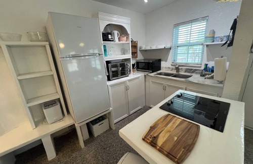Madeira Beach Apartment | Snowbirds welcome 5min walk to the beach