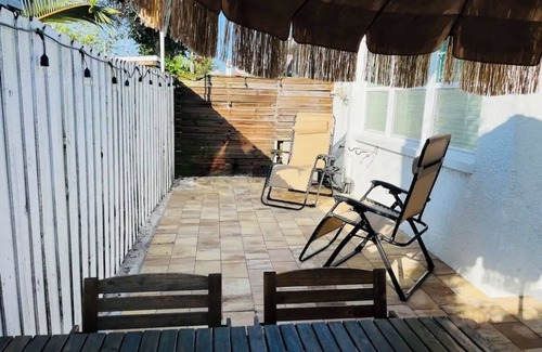 Madeira Beach Apartment | Snowbirds welcome 5min walk to the beach