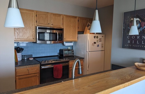 Warren Condo | Snowcreek Condo - SKI ON/SKI OFF Sugarbush Ski Resort. FALL 2025 NEW BATHROOMS