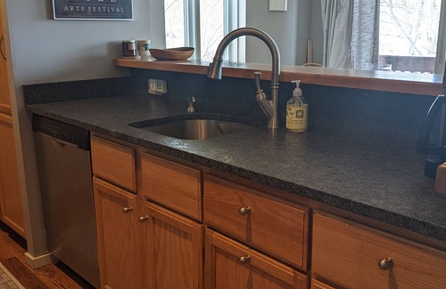 Warren Condo | Snowcreek Condo - SKI ON/SKI OFF Sugarbush Ski Resort. FALL 2025 NEW BATHROOMS