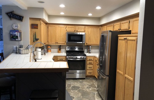 Mammoth Lakes Condo | Snowcreek IV Premier 2BR/2BA "Creekside Comfort Oasis" - Dog Friendly