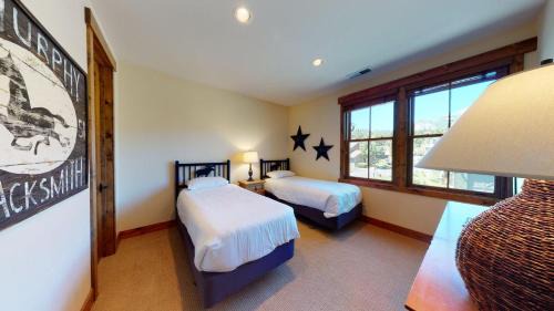Mammoth Lakes House | Snowcreek Resort Vacation Rentals 1187 Pyramid Peak Drive
