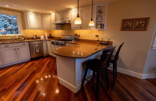 Montgomery Center House | SnowDream Chalet - 4 miles from Jay Peak!