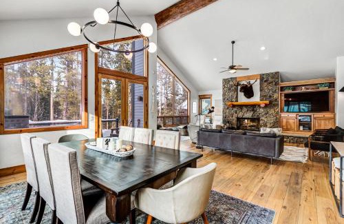 Four O'Clock House | Snowflake Chalet 72 by Great Western Lodging