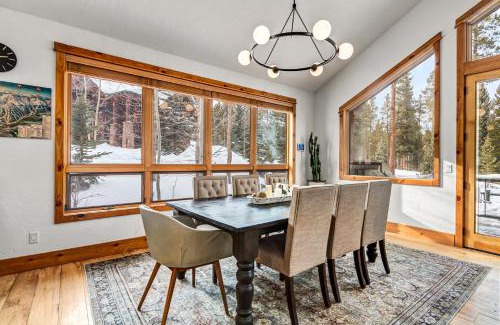 Four O'Clock House | Snowflake Chalet 72 by Great Western Lodging