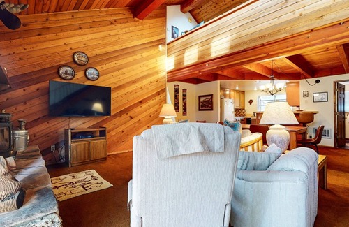 Mammoth Lakes Condo | Snowflower #87 (2-Bedroom Condo) with Mountain view - Pets Allowed by RedAwning