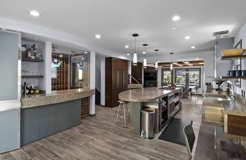 Downtown Park City Ski Chalet | "SNOWFUN WINE CHALET" - Premium Ski, Entertain, Game Room, Parking, Old Town