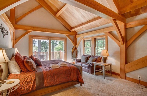 Leavenworth Cabin | Snowgrass Lodge - Luxury timber lodge, riverfront, mountain views, hot tub