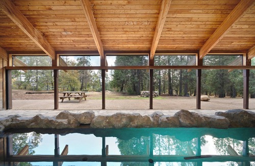 Apple Hill House | Snowline Lodge with Indoor Pool, Pickleball, Hot Tub and Disc Golf!