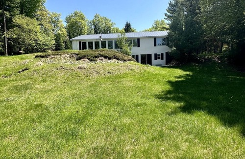 Mercer Cabin | Snowmobiler's Haven! Near Downtown Mercer!
