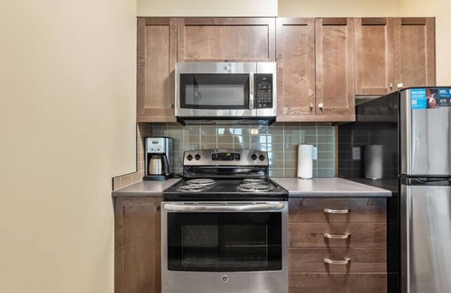 East Kootenay Apartment | Snowy Lodge | Ski-In/Out | Upper Village | Pets Ok