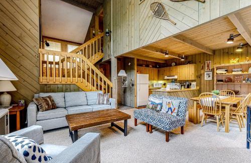 North Conway Apartment | Snowy Peaks Hideaway
