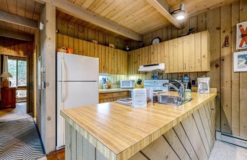 North Conway Apartment | Snowy Peaks Hideaway