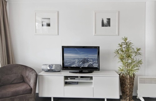 Jindabyne Apartment | Snowy Studio - Super Central Location l WiFi