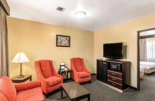 Citrus Grove Hotel | SNQQ-Suite Double Queen Non-Smoking