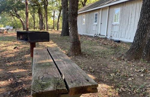 Pottsboro Cabin | Snug 2 Bed Cabin at Mill Creek Marina: Cabin 2