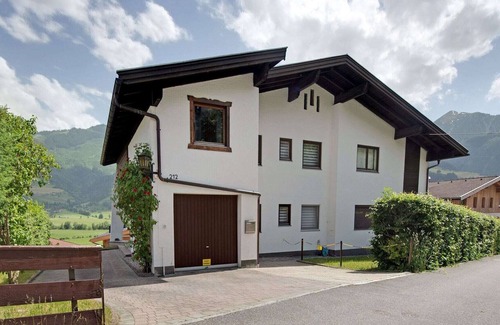 Walchen Apartment | Snug Apartment in Walchen near Niedernsill Swimming Lake