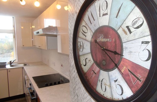 Greenock Apartment | Snug - Grian-aig Apartment