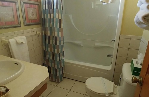 Sturgeon Bay Hotel | Snug Harbor Inn - Deluxe 8 & 9