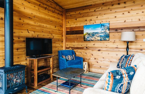 Friday Harbor Cabin | Snug Harbor Resort and Marina - One Bedroom Waterfront Cabin