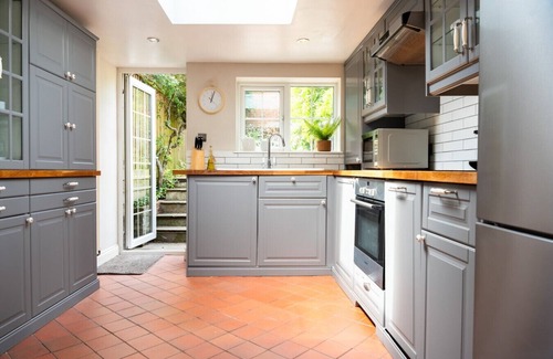 New Forest District Apartment | Snug Harbour Retreat with Courtyard & Log Fires